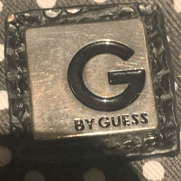 ❤️VINTAGE GEUSS PURSE IN AMAZING CONDITION (mild wear from use but no damage)❤️ - Picture 4 of 6